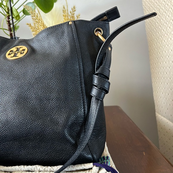 Tory Burch Black and Gold Shoulder Bag - Picture 4 of 12